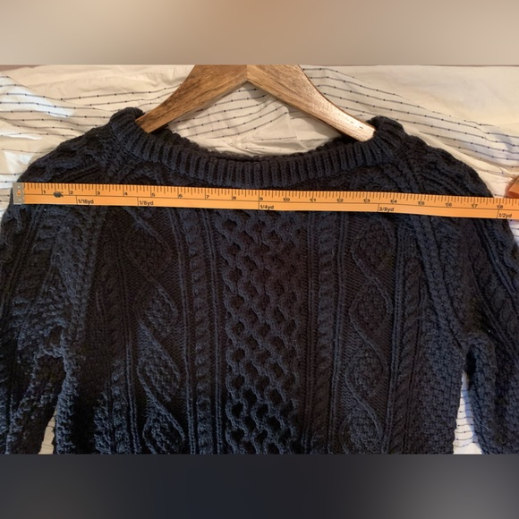 LL Bean signature sweater - Picture 8 of 9